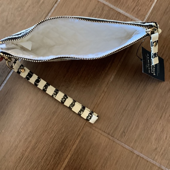 COPY - BRAND NEW KATE WRISTLET from SCOUT. Black and white stripes w/white quil… - Picture 5 of 6